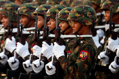 بحران نیروی انسانی در ارتش میانمار/ نظامیان قدرت را واگذار می‌کنند؟