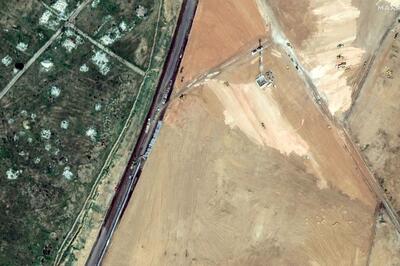 مصر برای وضعیت اضطراری آماده می‌شود؛ ساخت منطقه حائل در مرز با غزه به روایت تصاویر ماهواره‌ای