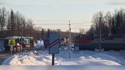 برخورد قطار با تریلی در روسیه (فیلم)