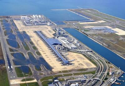 بزرگترین فرودگاه جهان که بر روی آب شناور است (فیلم)