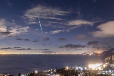 تصویر روز ناسا: شهاب‌سنگ بر فراز خلیج ناپل