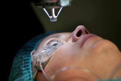 جراحی گروهی چشم در اتاق های عمل | سپردن کار به تکنسین ها صدمات جبران ناپذیری دارد