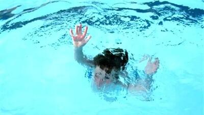 یک جوان در مجموعه ورزشی انقلاب غرق شد/ نجات‌غریق‌ها رفته بودند بیرون!