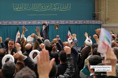 لحظه ورود رهبر انقلاب به حسینیه امام خمینی(ره) |  ببینید