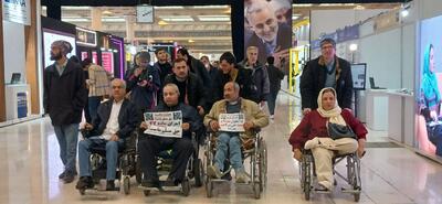 اعتراض معلولان در نمایشگاه مطبوعات | پایگاه خبری تحلیلی انصاف نیوز