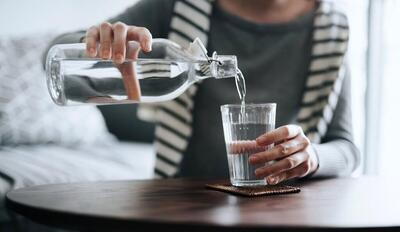 روزانه باید چند لیوان آب بخوریم؟