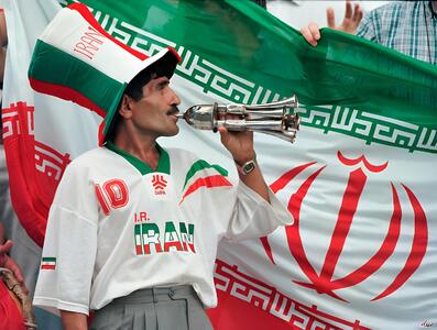 عکس/ یک هوادار ایرانی در بازی خاطره ساز جام جهانی فرانسه