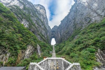 (ویدیو) کوهی در چین که دروازه‌ای به بهشت دارد