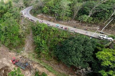 سقوط کامیون به دره‌ای در فیلیپین ۱۵ کشته برجا گذاشت