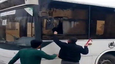 حمله گنده لات های مشهدی به اتوبوس درون شهری / همه وحشت کردند
