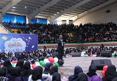 جشن بزرگ تکلیف سیاسی 4 هزار دانش‌آموز دختر رای اولی شیرازی برگزار شد - تسنیم