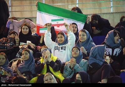 ژست‌ جالب دختران تهرانی در اجتماع «رای اولی‌ها»