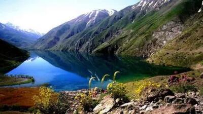 دریاچه زیبای گهر محصور در کوه‌های بلند اشترانکوه (فیلم)