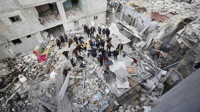 تداوم حملات وحشیانه اسرائیل به غزه/ شهادت 25 فلسطینی در بمباران 3 منزل مسکونی در منطقه دیرالبلح