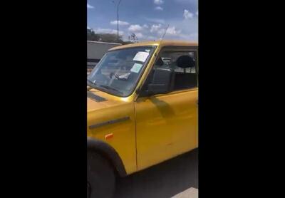 نیسان آبی  زرد (!) در کنیا با راننده‌ای که فارسی صحبت می‌کند (ببینید)