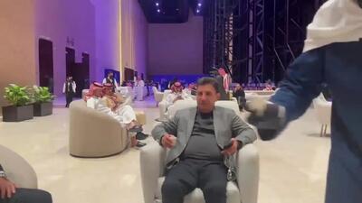 اقدام عجیب مدیرعامل سپاهان در ورزشگاه الهلال؛ فیلمبرداری با گوشی موبایل (فیلم)