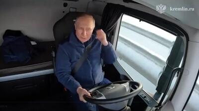 (ویدئو) رانندگی ولادیمیر پوتین با کامیون کاماز