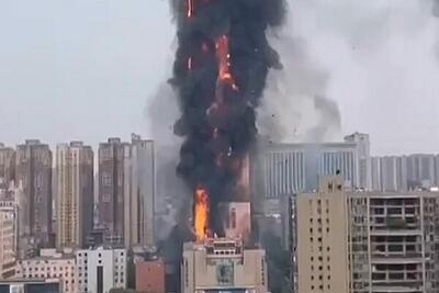در پی آتش‌سوزی در یک آسمان‌خراش در چین ۱۵ نفر کشته و ۴۴ نفر مصدوم شدند