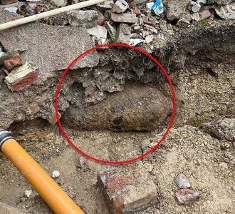 کشف یک بمب ۵۰۰ کیلویی در منزل مسکونی در انگلیس+ عکس