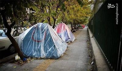 چادرخوابی بیماران شهرستانی در پایتخت برای ویزیت +عکس