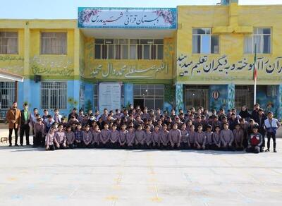 گلریزان دانش‌آموزان یک دبستان در یزد برای آزادی یک زندانی جرایم غیر عمد به مناسبت نیمه شعبان