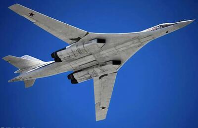 پرواز نمایشی بمب افکن Tu-160M به خلبانی پوتین+ فیلم