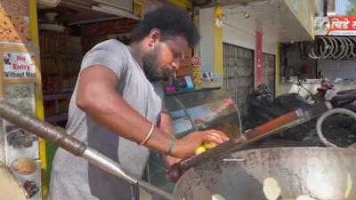 روش جالب این مرد هندی برای تهیه چیپس خیابانی (فیلم)