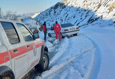 بارش شدید برف در محورهای استان/ترافیک در جاده‌های کرمان