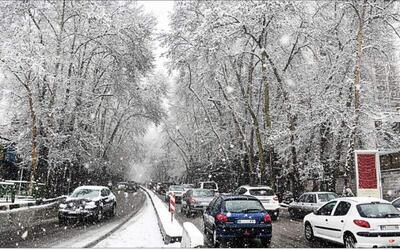 بارش برف در ۶ اسفند ۱۴۰۲/ شهروندان مناطق شمال تهران در خانه بمانند