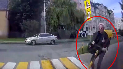 ببینید / تصادف راننده با مرد اسکوتر سوار در تقاطع