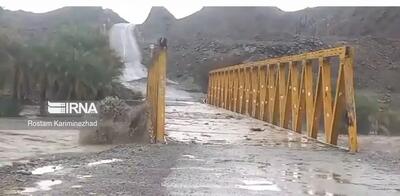 بارش شدید باران در نیکشهر؛ بسته شدن راه بیش از ۲۳۰ روستا + عکس