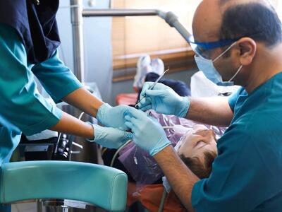 آمار وحشتناک از بی‌دندانی در ایرانی‌ها؛ ۵۵ درصد افراد بالای ۶۵ سال همه دندان‌های خود را از دست داده‌اند / افراد ۳۰ تا ۴۰ ساله ۱۲ تا ۱۳ دندانِ ازدست‌رفته دارند