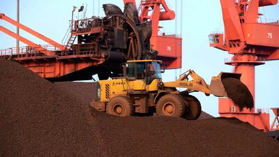 افت قیمت سنگ آهن به کف 4 ماهه پس از کاهش تقاضای فولاد از سوی چین