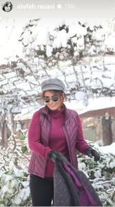 عکس/ تیپ عاطفه رضوی با لباس پشمی در برف | اقتصاد24