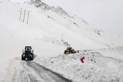 راه 129 روستای قزوین با بارش برف مسدود شد