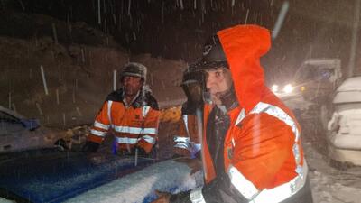 از نجات ۵۰ خودروی گرفتار در برف جنوب کرمان تا ادامه تلاش برای بازگشایی دو محور فرعی 