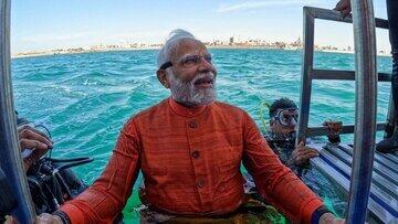 نخست وزیر هند برای عبادت زیرآبی رفت!