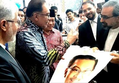 دومین نمایشگاه جهانی هنرهای قرآنی در مالزی گشایش یافت / بازدید نخست وزیر مالزی - تسنیم