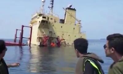 ببینید / تصاویری از غرق شدن یک کشتی در نتیجه حملات یمن در سواحل عدن