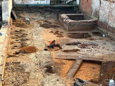 (تصویر) کشف اسباب‌بازی ۸۰۰ ساله در زیر ساختمان آتش‌نشانی