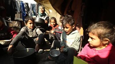 اسرائیل عامدانه مردم غزه را گرسنگی می‌دهد
