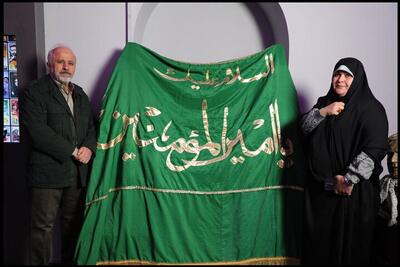 پرچم متبرک حرم حضرت علی (ع) به موزه سینما رسید