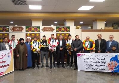 استقبال از بازیکنان بوشهری عضو تیم ملی فوتبال ساحلی ایران + تصویر - تسنیم