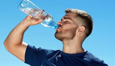 چطوری بفهمیم که آب کافی به بدنمان می رسد یا نه ؟ (فیلم)