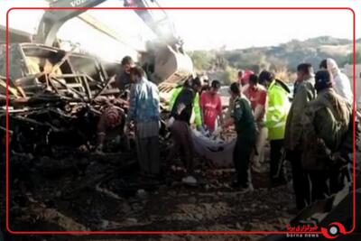 25 کشته و زخمی بر اثر سقوط اتوبوس در شمال غربی پاکستان