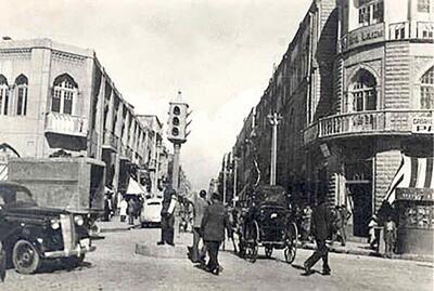 تصویری از باجه تلفن همگانی در تهران۵۰ سال پیش + عکس