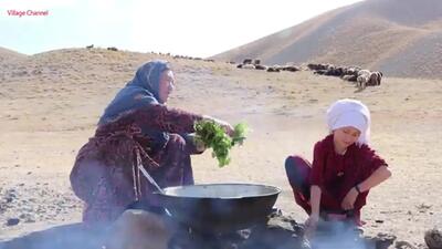 (ویدئو) نمایی از پخت دیدنی خورشت مرغ و کدو به سبک یک بانوی عشایر افغان