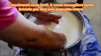 (ویدئو) این پنیر خوشمزه ایتالیایی را با 5 کیلو شیر در خانه درست کنید!