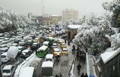 معابر تهران لغزنده و ترافیک سنگین است