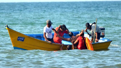 نجات معجزه آسای 3 ماهیگیر پس از ناپدید شدن در آب های دریای عمان